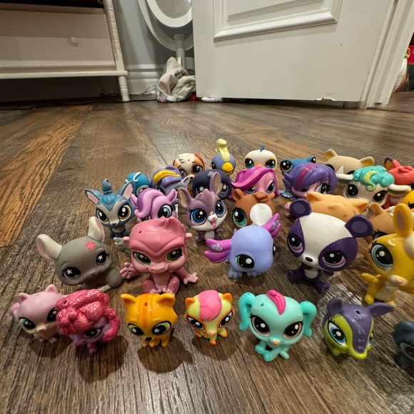 40+ littlest pet shop! - Picture 3 of 7